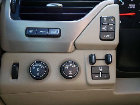 Used 2017 GMC Yukon Denali w/ Open Road Package AWD/4WD image 31