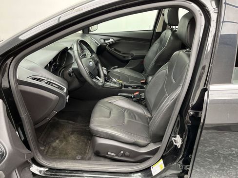 Used 2015 Ford Focus Titanium FWD image 3