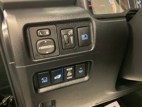 Used 2022 Toyota 4Runner Limited AWD/4WD image 19