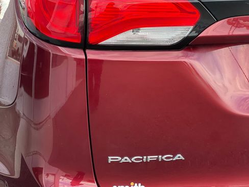 Used 2020 Chrysler Pacifica Touring-L Plus w/ Tire & Wheel Group image 29