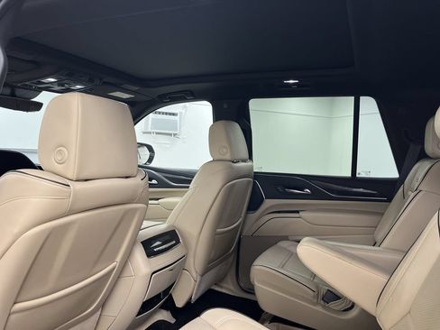 Used 2023 Cadillac Escalade Premium Luxury w/ Performance Package AWD/4WD image 15