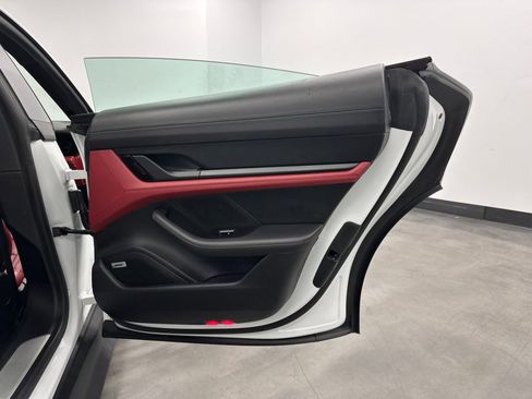 Used 2020 Porsche Taycan 4S image 29