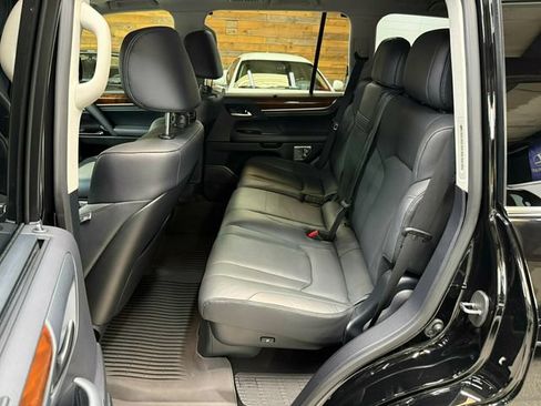 Used 2021 Lexus LX 570 4WD w/ Luxury Package image 20