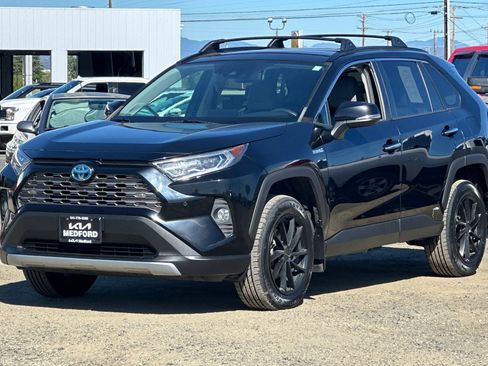 Used 2020 Toyota RAV4 Limited w/ All Weather Liner Package AWD/4WD image 9