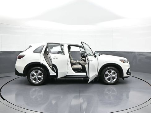 Certified 2025 Honda HR-V LX image 40