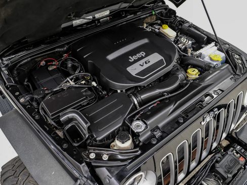 Used 2016 Jeep Wrangler Unlimited Sahara AWD/4WD image 50