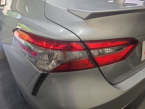Used 2018 Toyota Camry SE w/ Moonroof Package FWD image 33