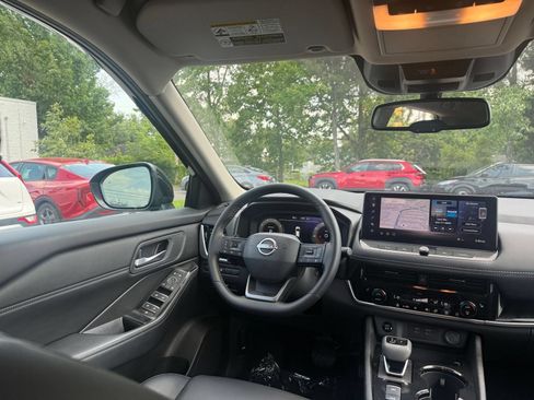 Used 2026 Nissan Rogue SL FWD image 36