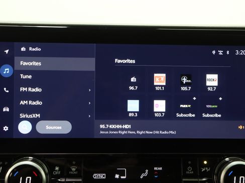 Used 2024 Toyota Highlander Limited image 18