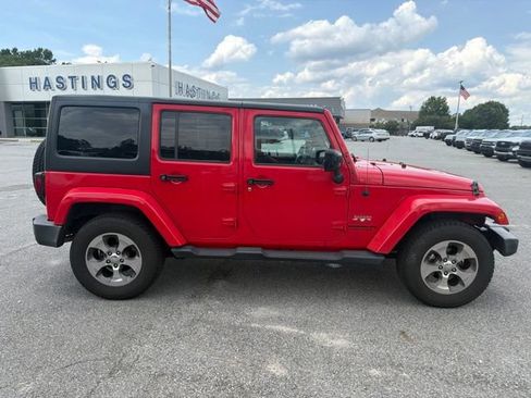 Used 2017 Jeep Wrangler Unlimited Sahara w/ Connectivity Group AWD/4WD image 7