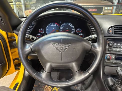Used 2004 Chevrolet Corvette Convertible w/ Preferred Equipment Group RWD image 82