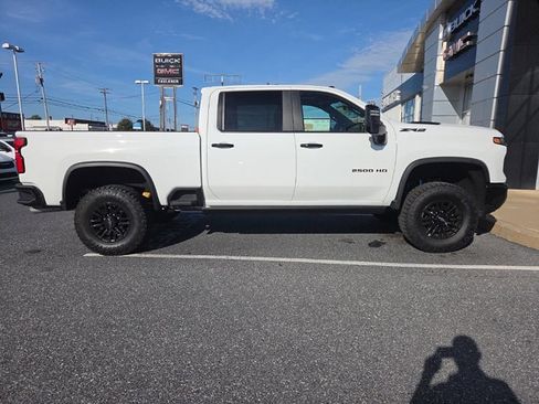 Certified 2025 Chevrolet Silverado 2500 ZR2 w/ Technology Package AWD/4WD image 9