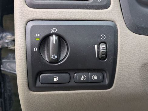 Used 2004 Volvo XC70 image 16