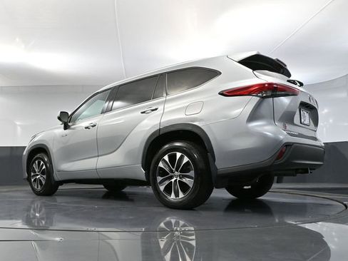 Used 2021 Toyota Highlander XLE image 56
