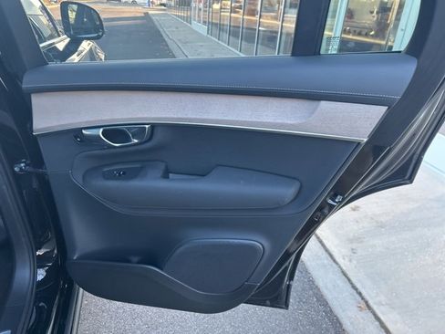 Used 2025 Volvo XC90 B5 Plus image 12