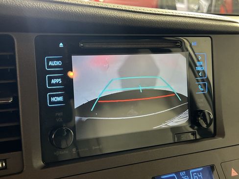 Used 2017 Toyota Sienna XLE w/ XLE Navigation Package FWD image 19