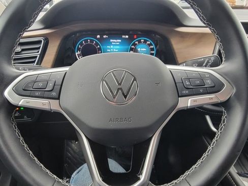 Used 2025 Volkswagen Atlas SE image 37