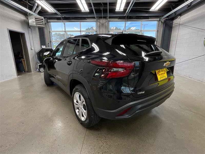 Used 2024 Chevrolet Trax LS FWD image 3