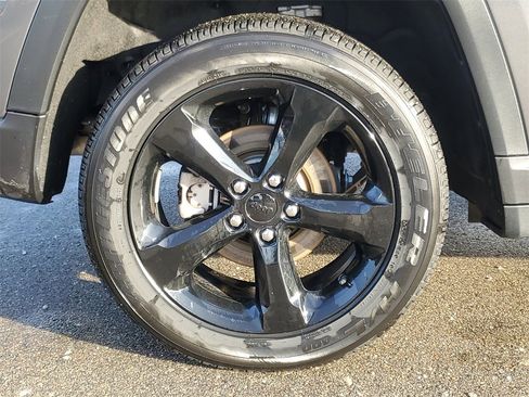 Used 2024 Jeep Grand Cherokee Altitude image 5