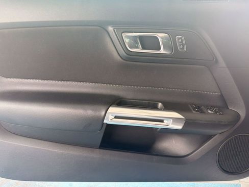 Used 2018 Ford Mustang Coupe image 11