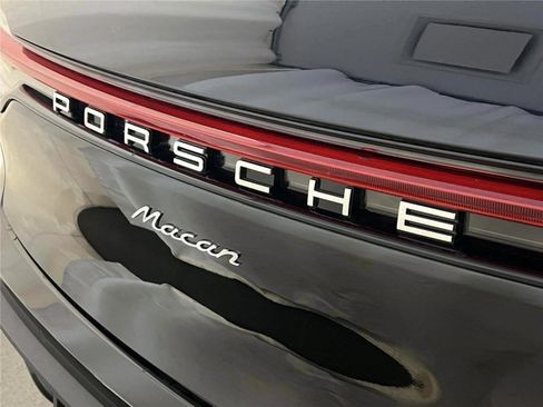 Used 2026 Porsche Macan image 25