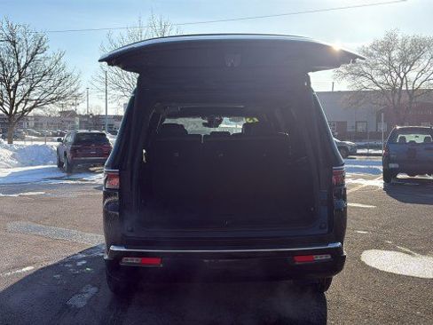 Used 2023 Jeep Wagoneer L 4WD w/ Premium Group I image 33