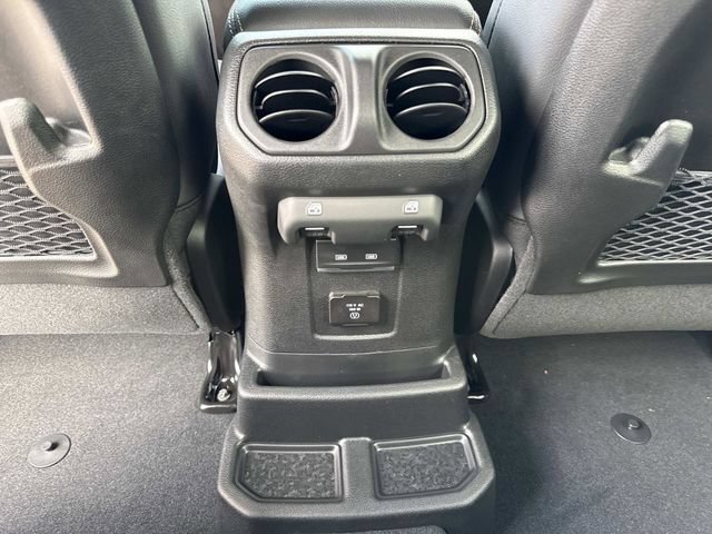 New 2026 Jeep Wrangler Unlimited Sahara w/ Whitecap Package AWD/4WD image 31