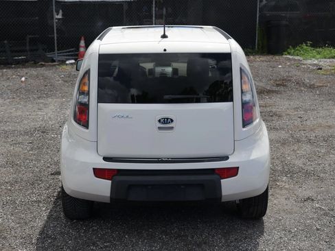 Used 2010 Kia Soul ! FWD image 6
