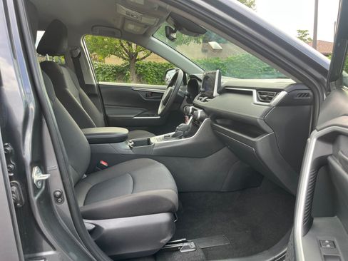 Used 2025 Toyota RAV4 LE AWD/4WD image 29