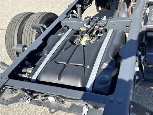 New 2025 Ford F550 2WD Regular Cab Super Duty image 17