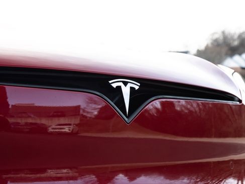 Used 2022 Tesla Model S Plaid image 17