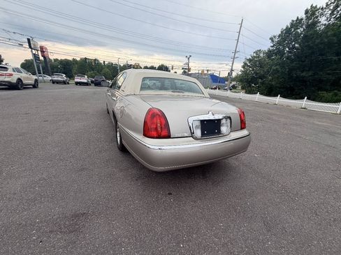 Used 1999 Lincoln Town Car Signature RWD image 35