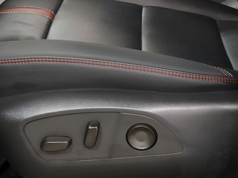 Used 2025 Chevrolet Traverse RS AWD/4WD image 22