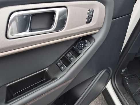 New 2026 Ford Explorer Active image 9