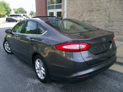 Used 2016 Ford Fusion SE FWD image 6