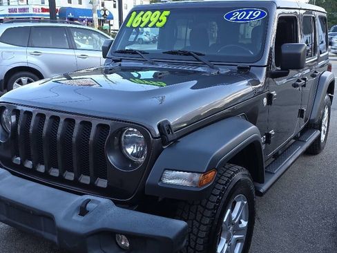 Used 2019 Jeep Wrangler Unlimited Sport S AWD/4WD image 4