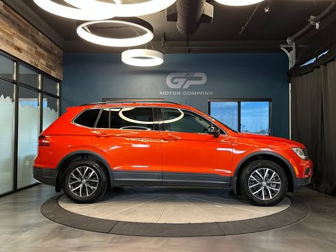 Used 2019 Volkswagen Tiguan SE AWD/4WD image 2