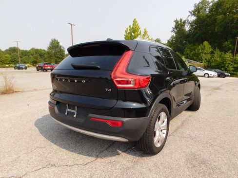 Used 2021 Volvo XC40 T4 Momentum FWD image 6