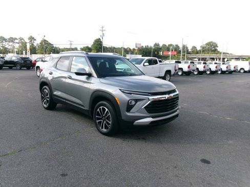 Used 2025 Chevrolet TrailBlazer LT AWD/4WD image 4