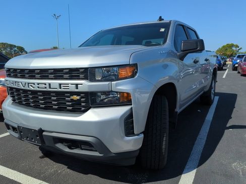 Used 2020 Chevrolet Silverado 1500 Custom w/ Custom Value Package image 4