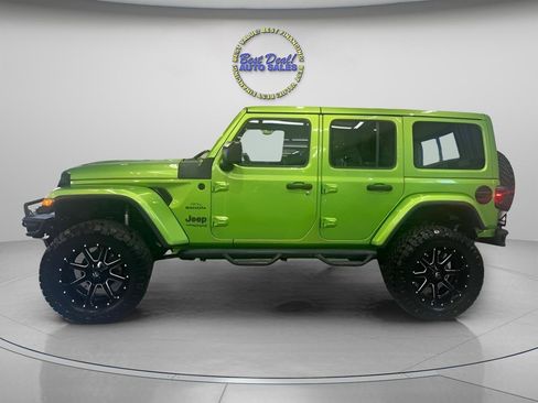 Used 2019 Jeep Wrangler Unlimited Sahara w/ Uconnect 4C Nav & Sound Group AWD/4WD image 2