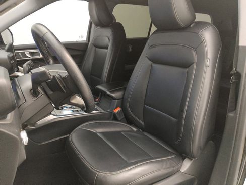 Used 2021 Ford Explorer XLT w/ Equipment Group 202A image 17