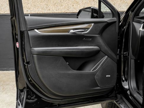 Used 2017 Cadillac XT5 Platinum AWD/4WD image 53