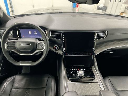 Used 2024 Jeep Wagoneer Series II image 10