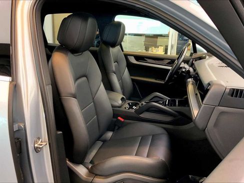Used 2024 Porsche Cayenne image 13