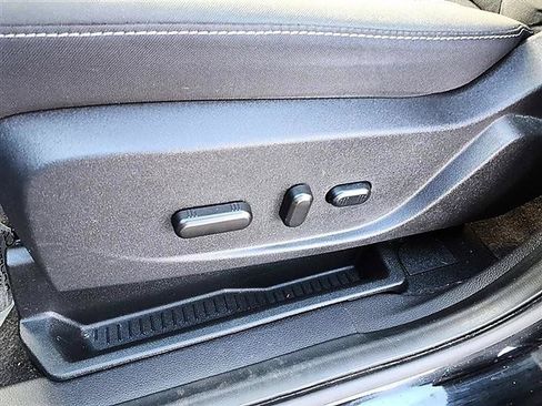 Used 2018 Ford Escape SE FWD image 18