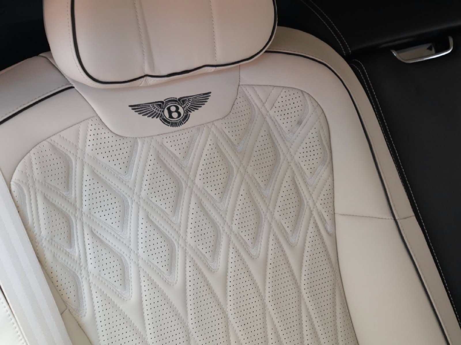 Used 2026 Bentley Flying Spur Azure AWD/4WD image 42