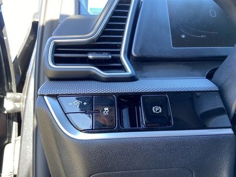 Used 2024 Kia Sportage LX image 43