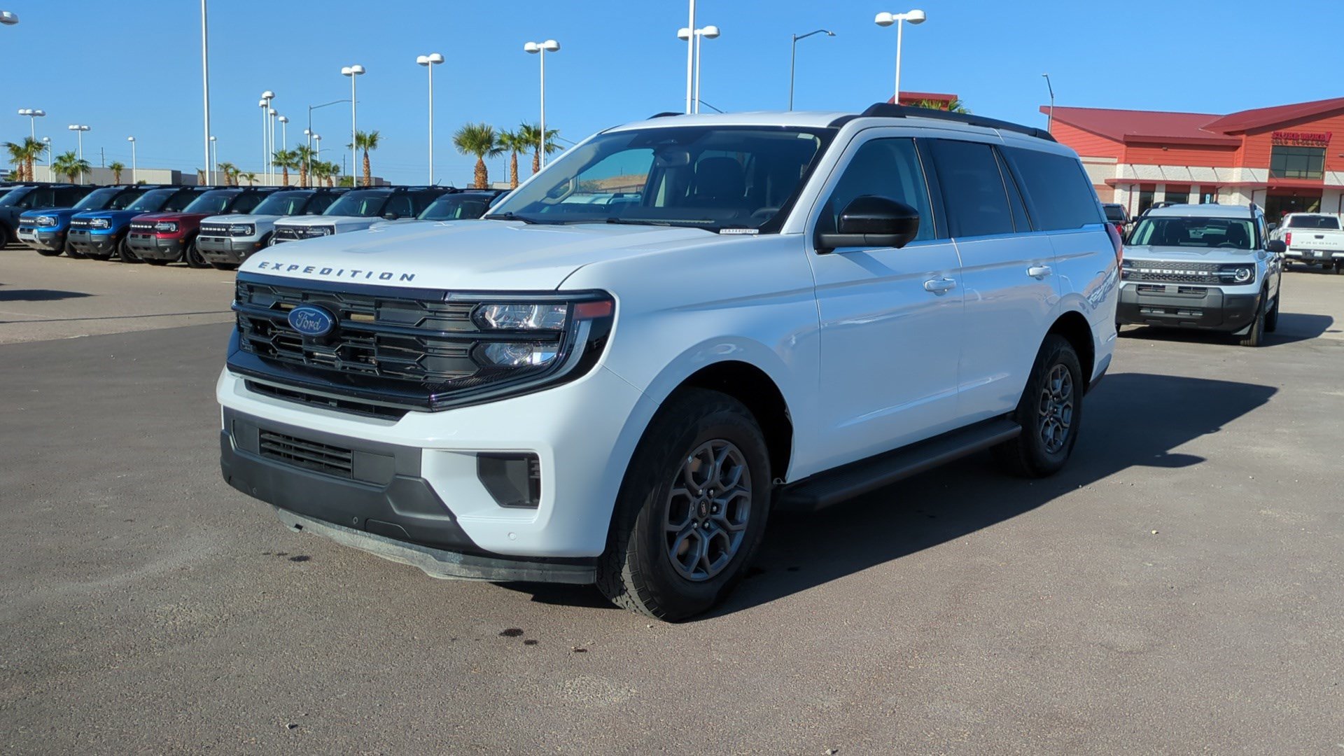 Used 2025 Ford Expedition Active AWD/4WD image 9