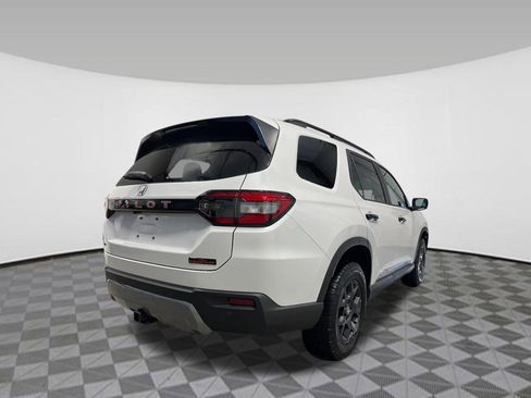 New 2026 Honda Pilot TrailSport image 7